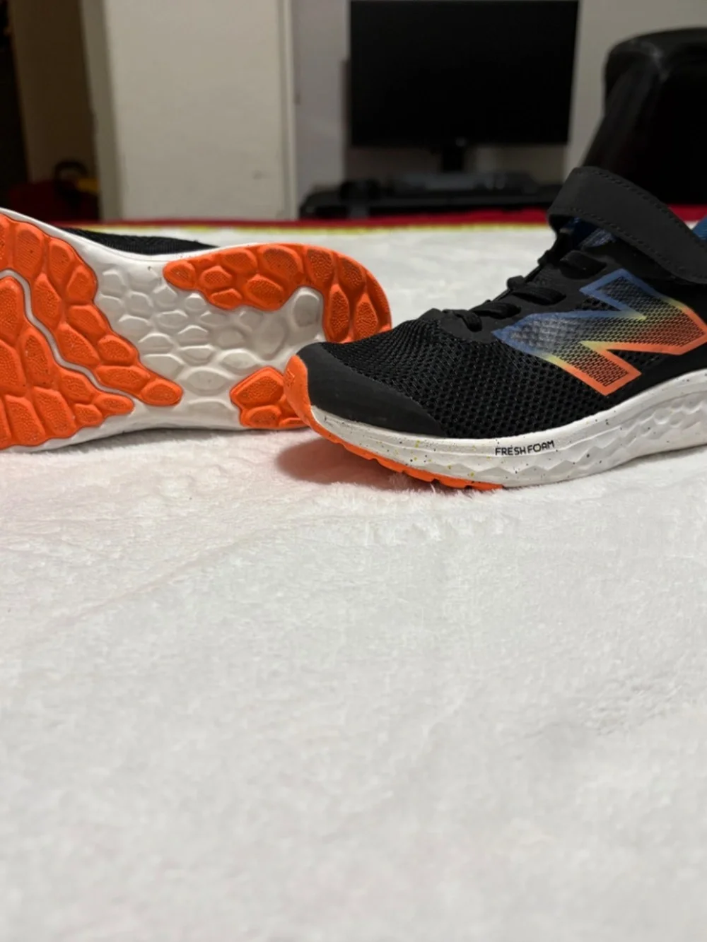 Boys new balance tennis shoes, big kids Size 1